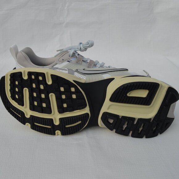Nike V2K Run Women's Shoes with Reflective Accents Size W9/M7.5 (New) - Picture 9 of 14